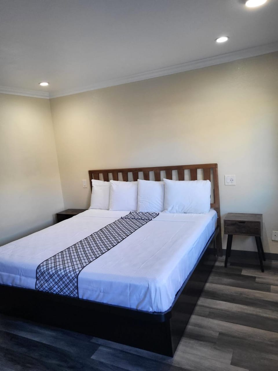 Budget Inn Hotel in North Hills