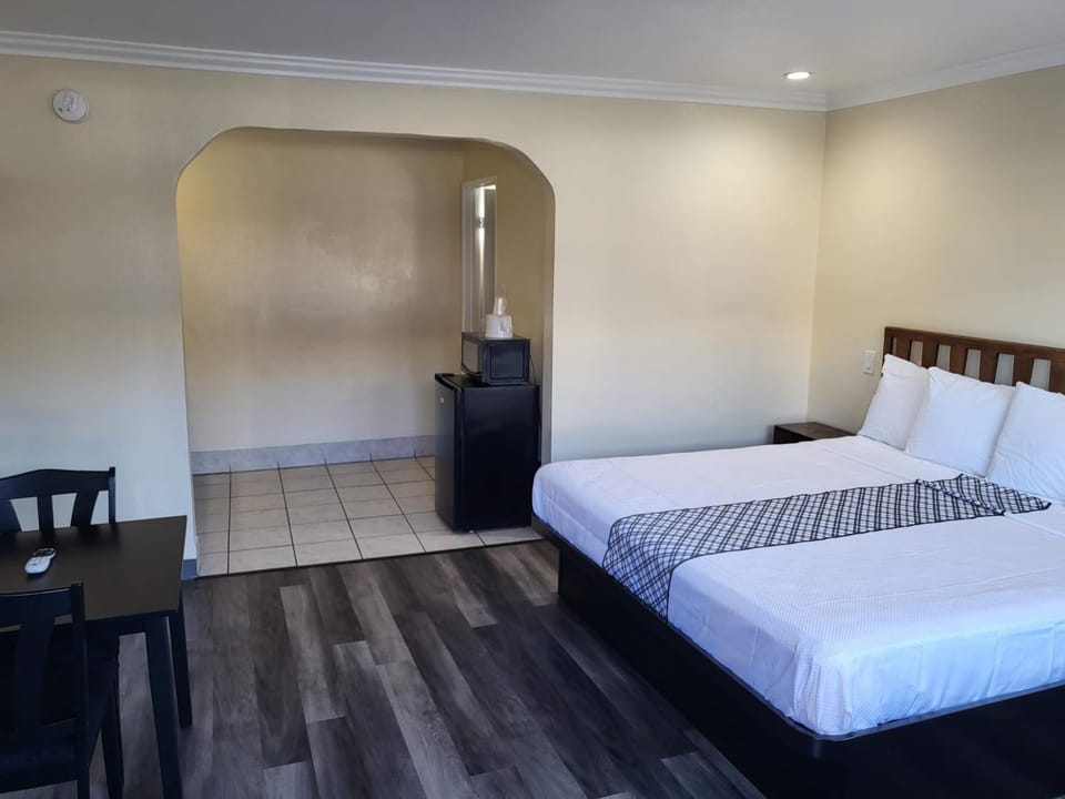 Budget Inn Hotel in North Hills