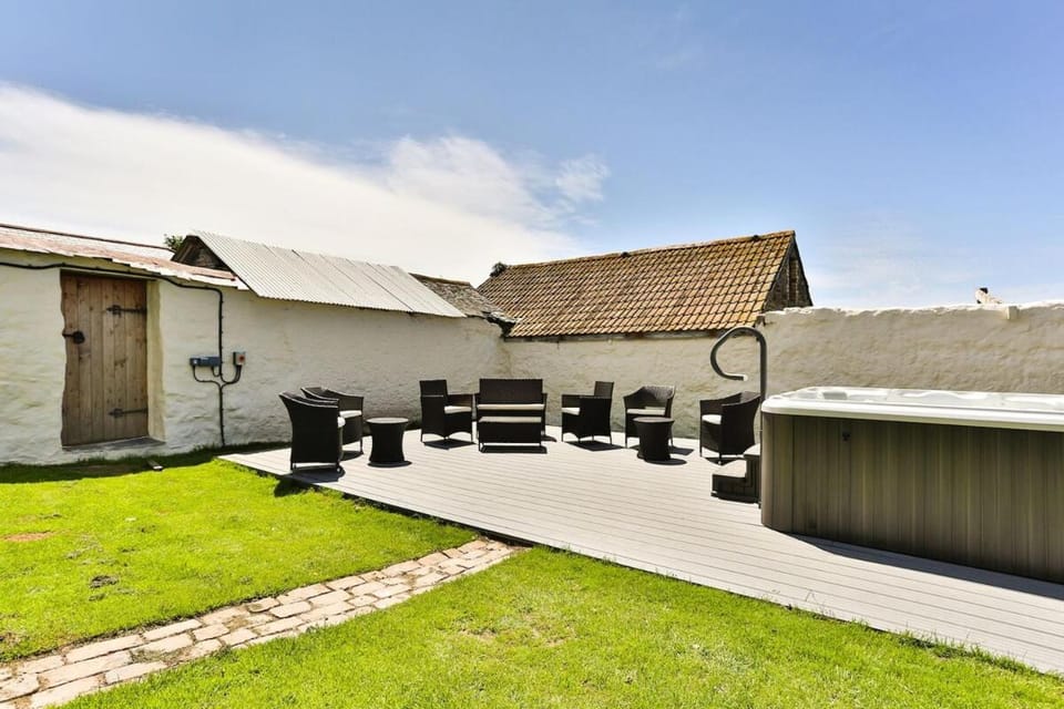 SAUNTON GRANGE 7 Bedrooms House in Braunton