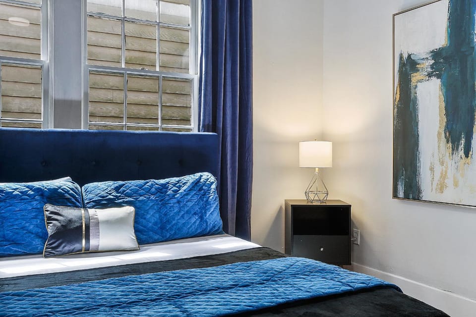 St Charles-Mardi Gras 6BD Home Apartment in Warehouse District