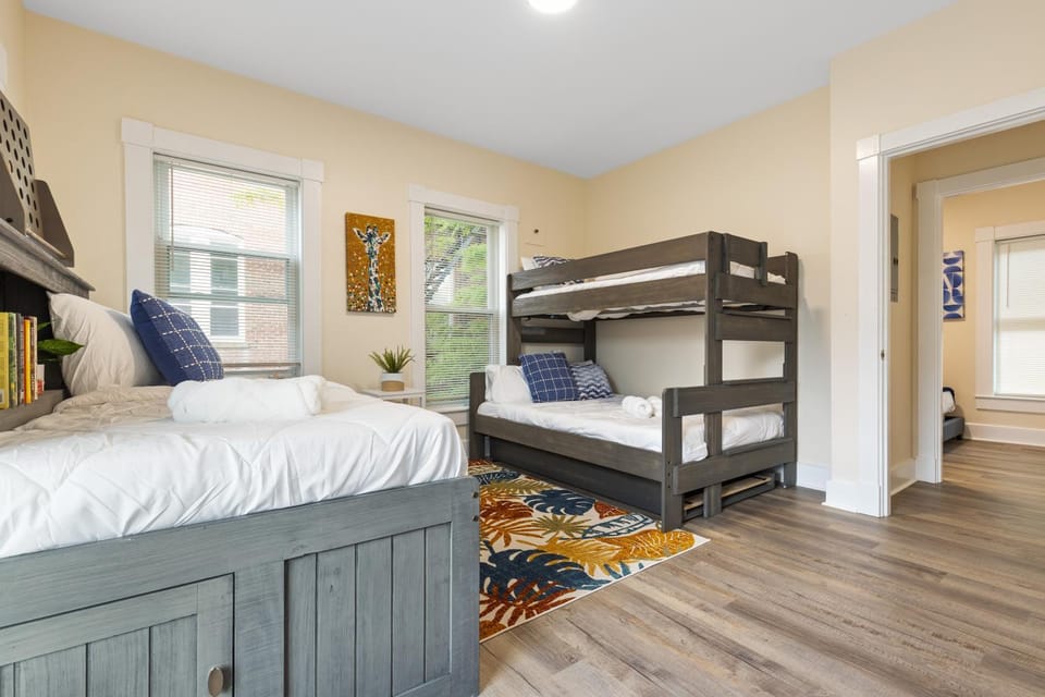 Skyrise Two Stories - Centrally Located Apartment in Jamaica Plain