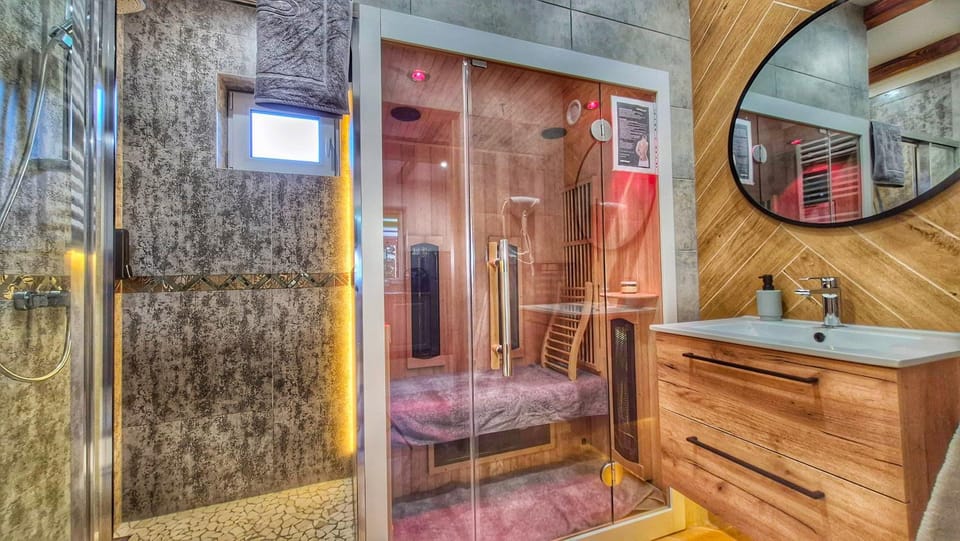 Urocza Kryjówka ze SPA House in Poland