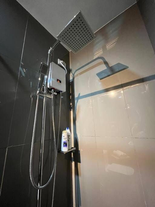Hygge home with Ayala CBD Makati view! NEW! Apartment in Makati