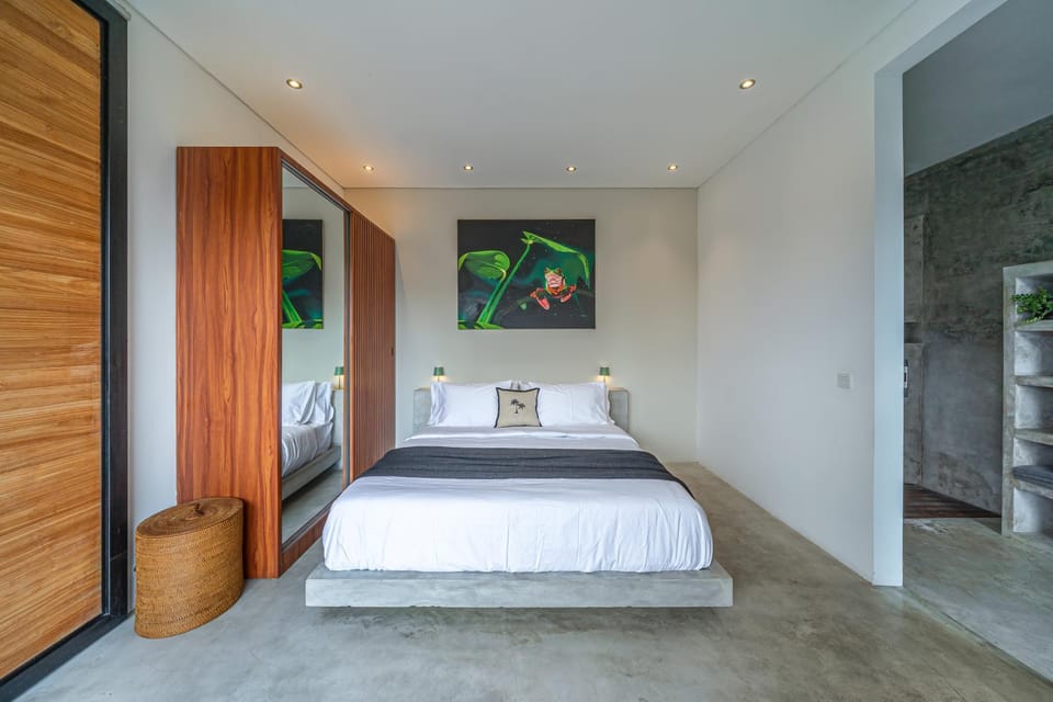 The Jungalow - 2BR Berawa Villa Near Beach, Café del Mar & Padel Villa in North Kuta