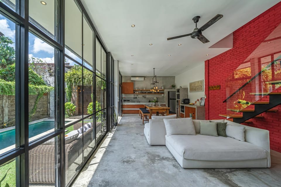 The Jungalow - 2BR Berawa Villa Near Beach, Café del Mar & Padel Villa in North Kuta