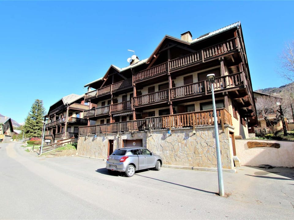 Charmant T2 avec balcon, parking et coin montagne à La Salle-les-Alpes - FR-1-330F-209 Apartment in Saint-Chaffrey