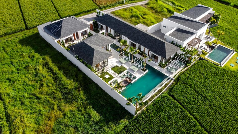 Property building, Natural landscape, Bird's eye view, Swimming pool, internet