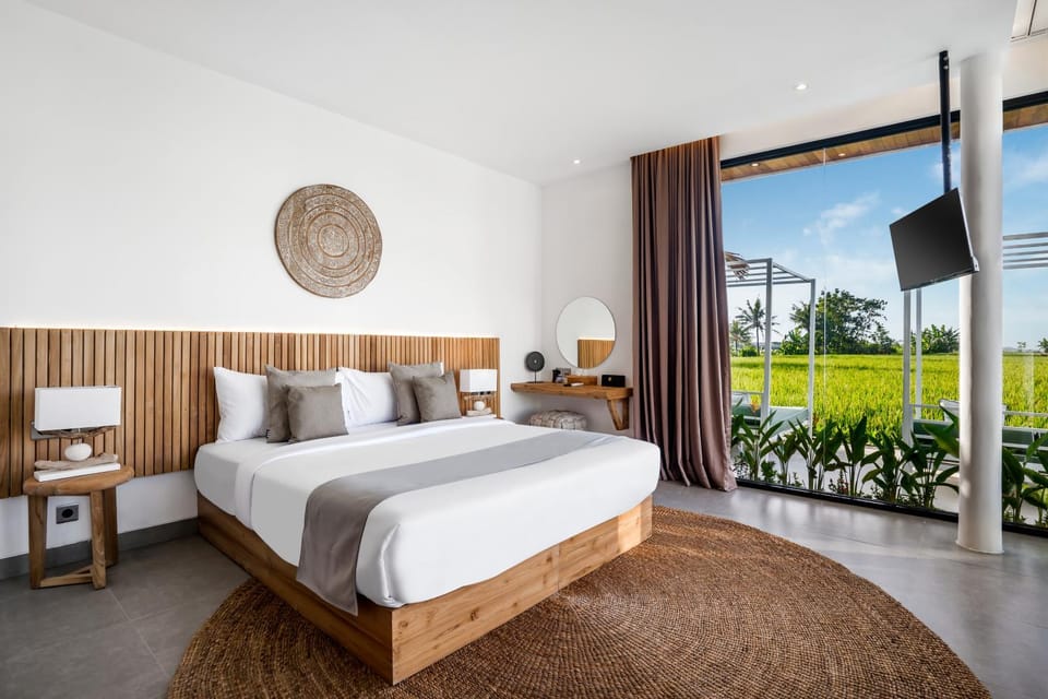 Bed, TV and multimedia, View (from property/room), Bedroom, air conditioner