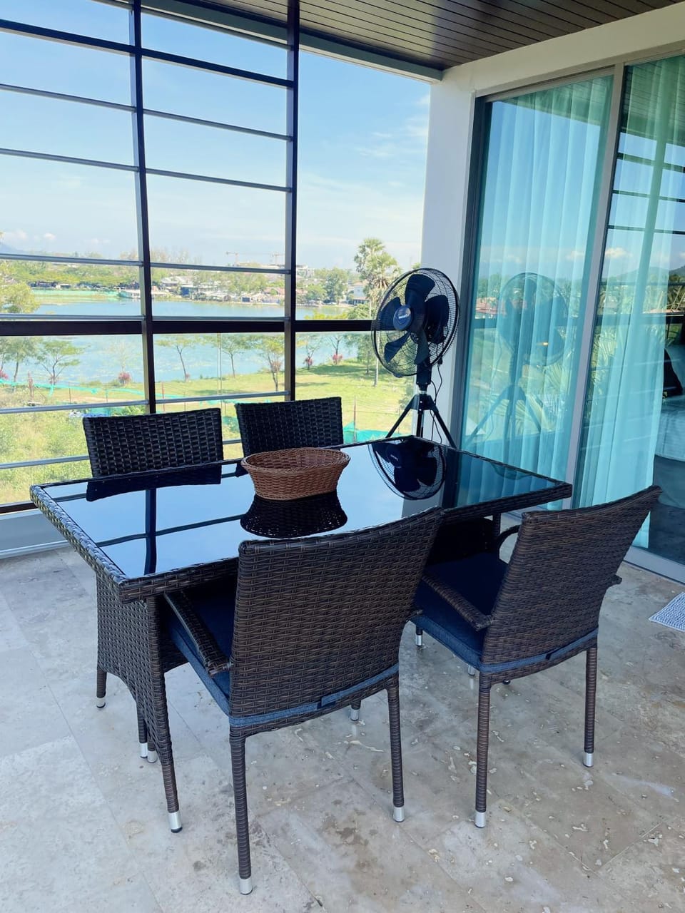 Day, Balcony/Terrace, Dining area, Lake view, Mountain view