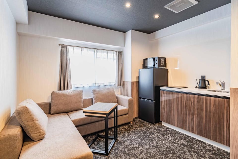 Kitchen or kitchenette, Living room, Seating area, Dining area