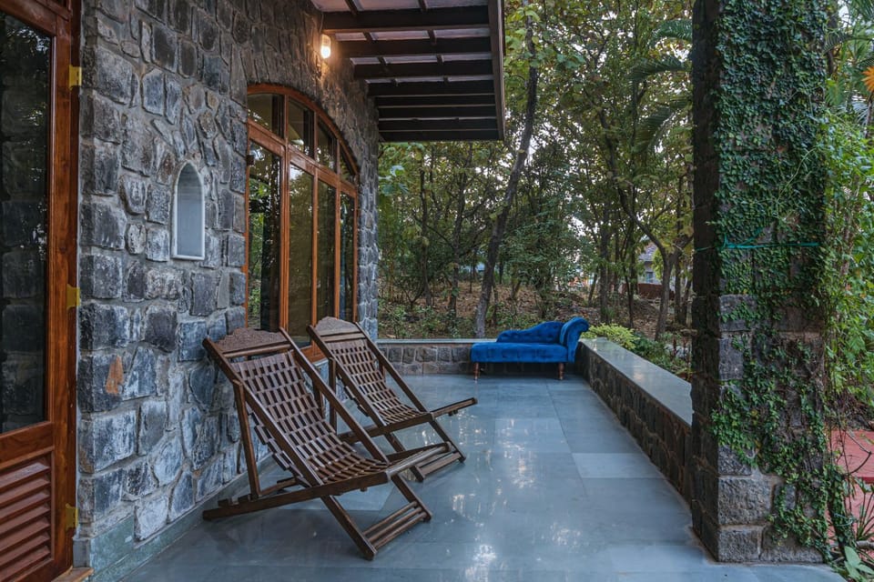 Patio, Day, Garden, Living room, Seating area, Garden view