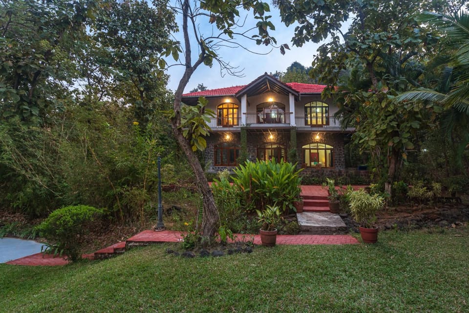 Property building, Day, Garden, Garden view