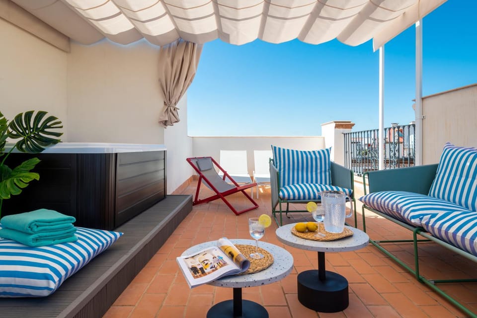 Day, Hot Tub, Balcony/Terrace, Seating area, sunbed