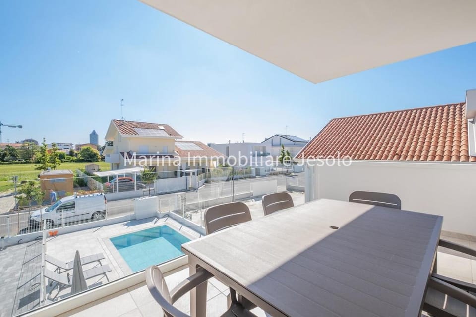 Property building, Balcony/Terrace