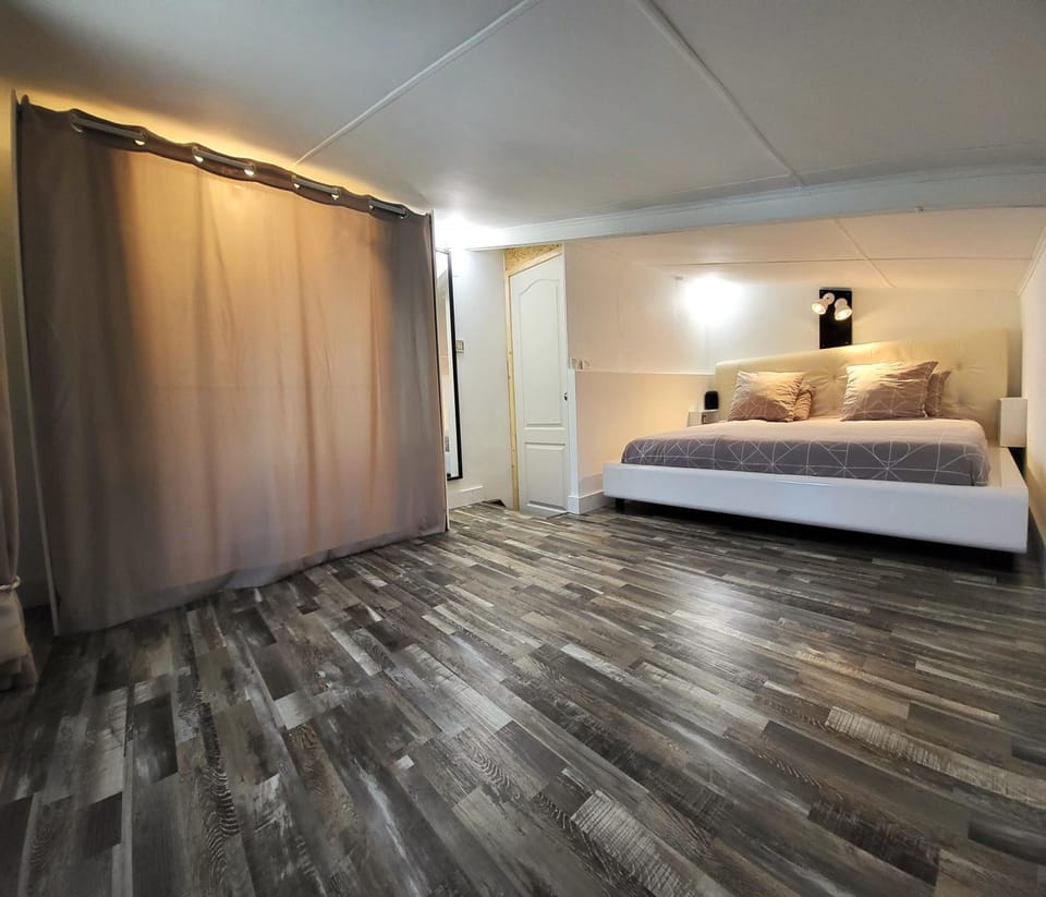Bed, Photo of the whole room, Bedroom, wardrobe