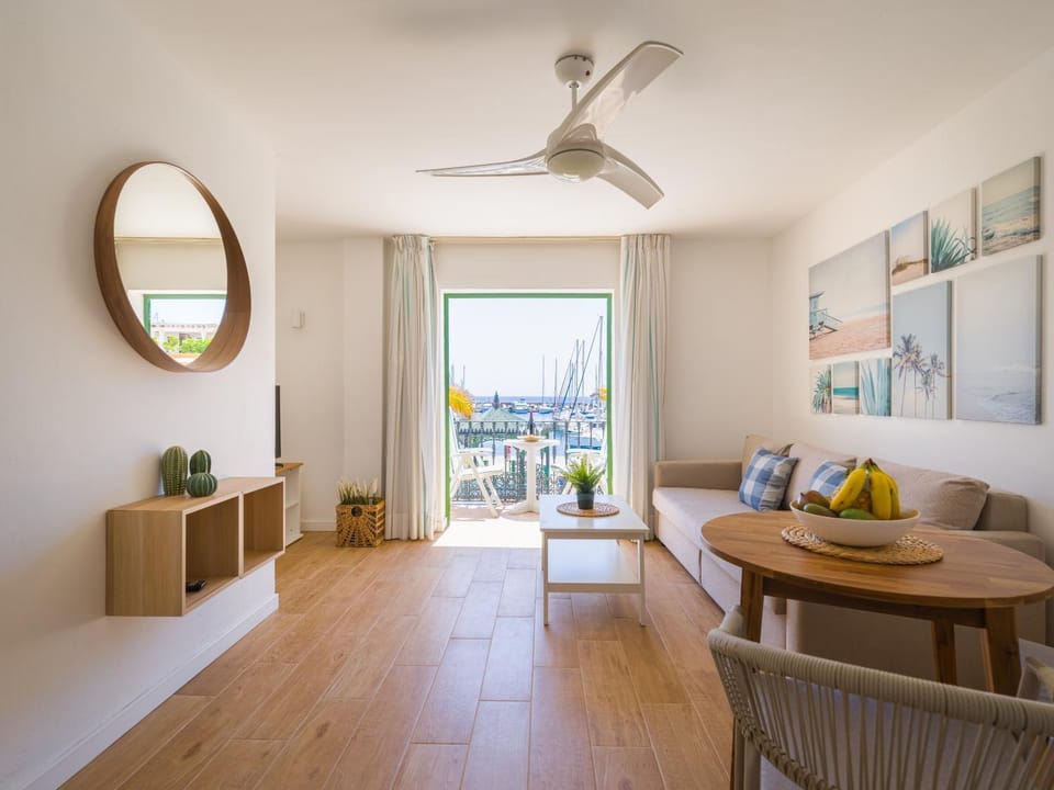TV and multimedia, Balcony/Terrace, Living room, fireplace