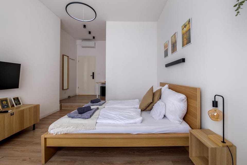 Bed, Living room, Photo of the whole room, Bedroom