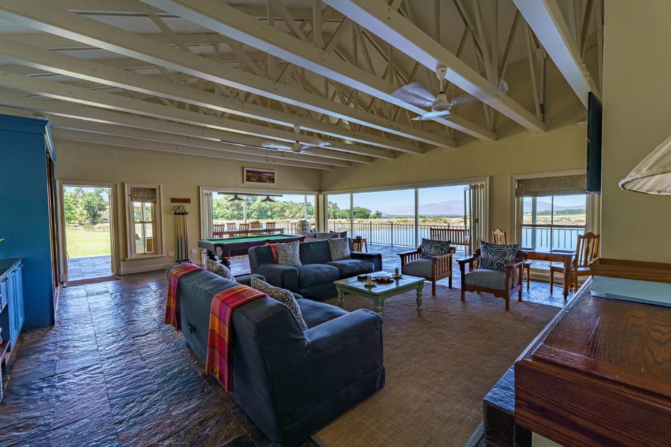 TV and multimedia, Living room, Lake view, fireplace