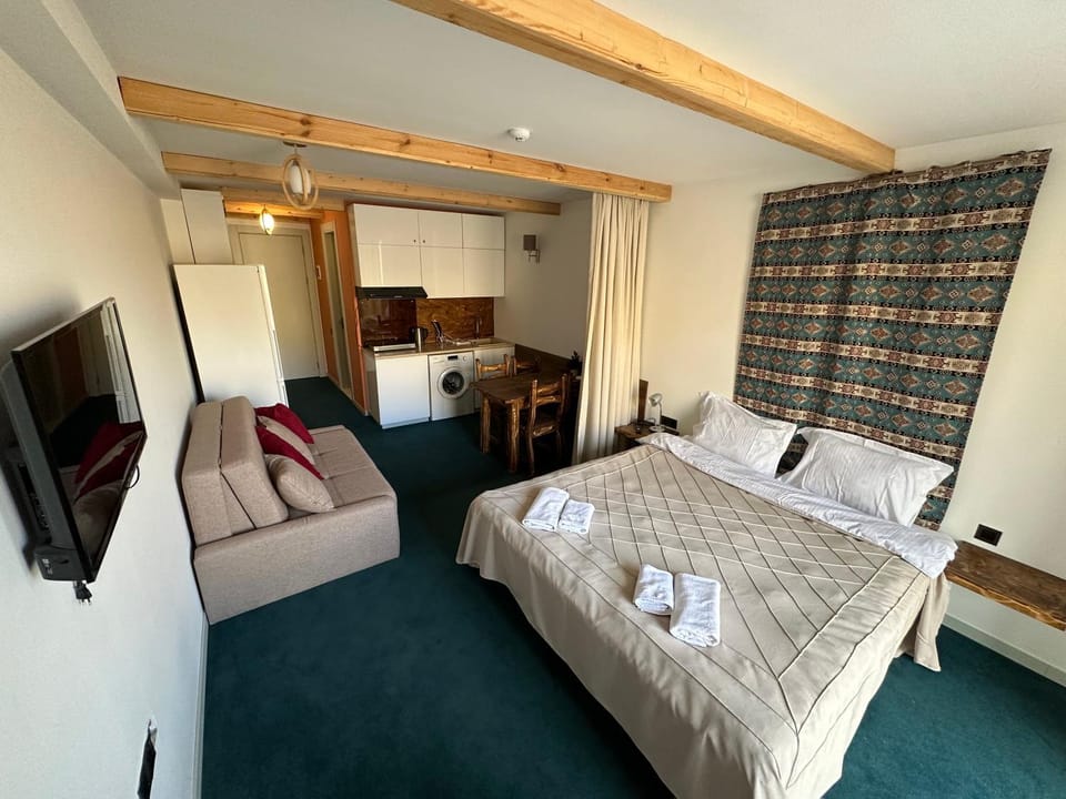 Bed, Bedroom, kitchen