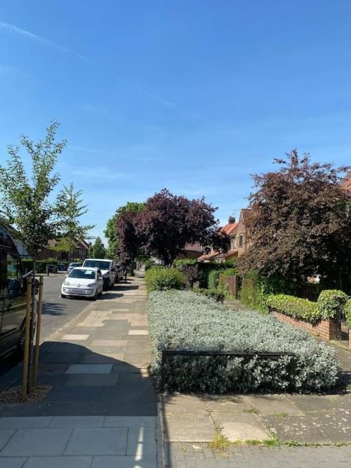Lovely 1 Bedroom flat with Free Parking. Apartment in London Borough of Ealing