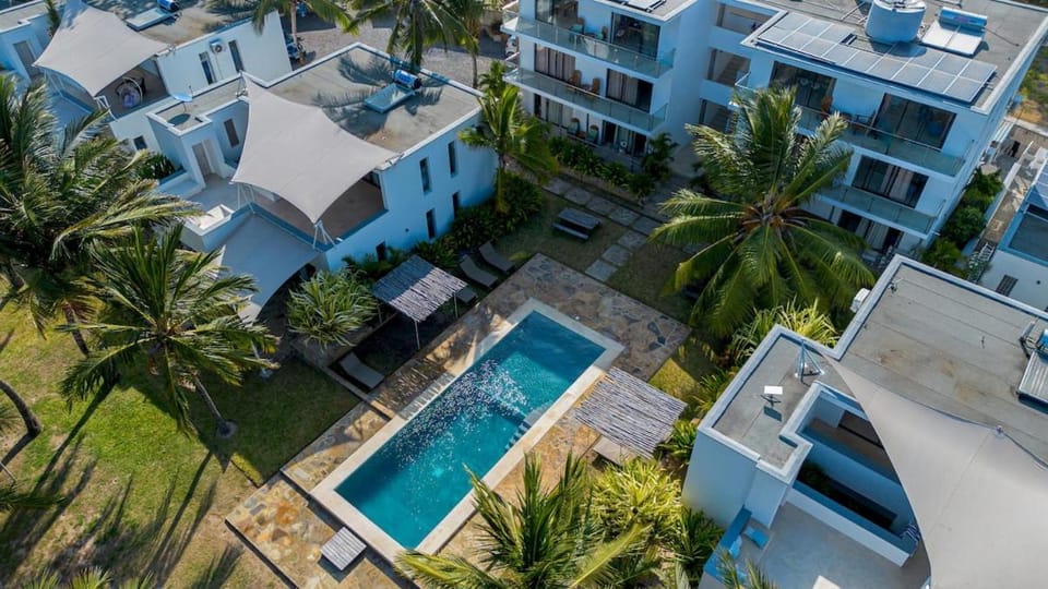 Property building, Day, Neighbourhood, Bird's eye view, Pool view, Swimming pool, sunbed