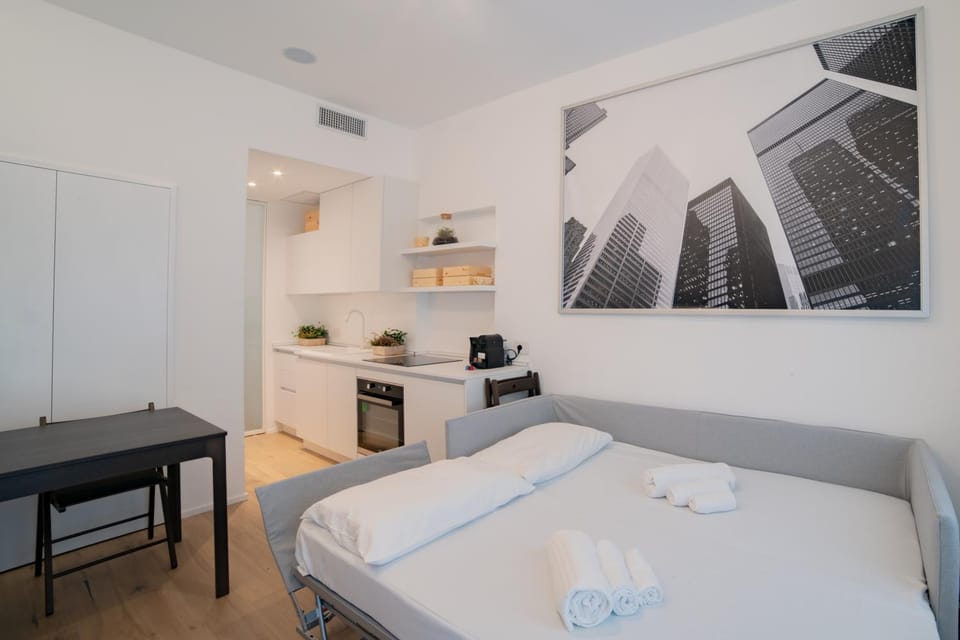 Bed, Kitchen or kitchenette, Photo of the whole room, Dining area, towels