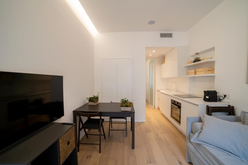 Communal lounge/ TV room, Bed, TV and multimedia, Kitchen or kitchenette, Living room, Seating area, Dining area, Evening entertainment, Bedroom, hair dresser, minibar