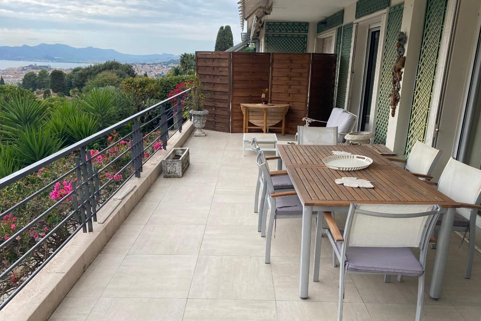 Patio, Dining area