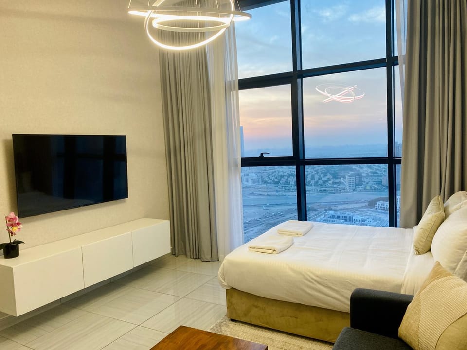 Bed, TV and multimedia, Bedroom