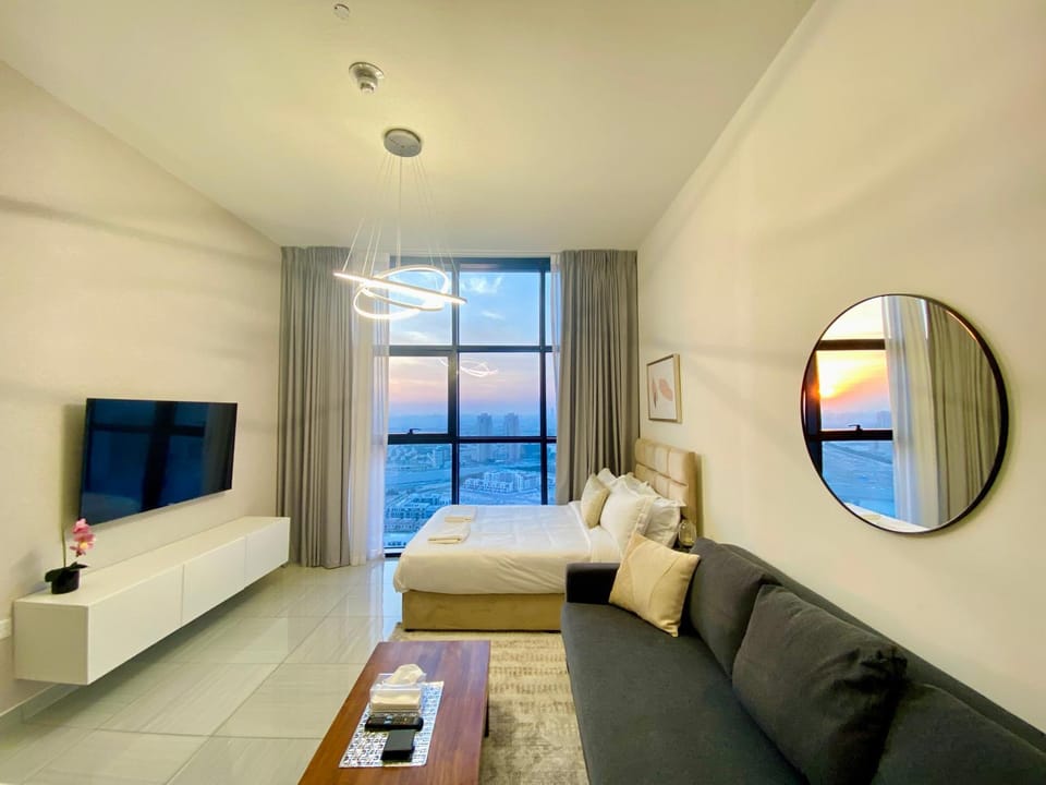 Bed, TV and multimedia, Living room, Photo of the whole room, Bedroom