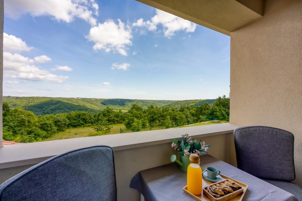 Natural landscape, View (from property/room), Balcony/Terrace
