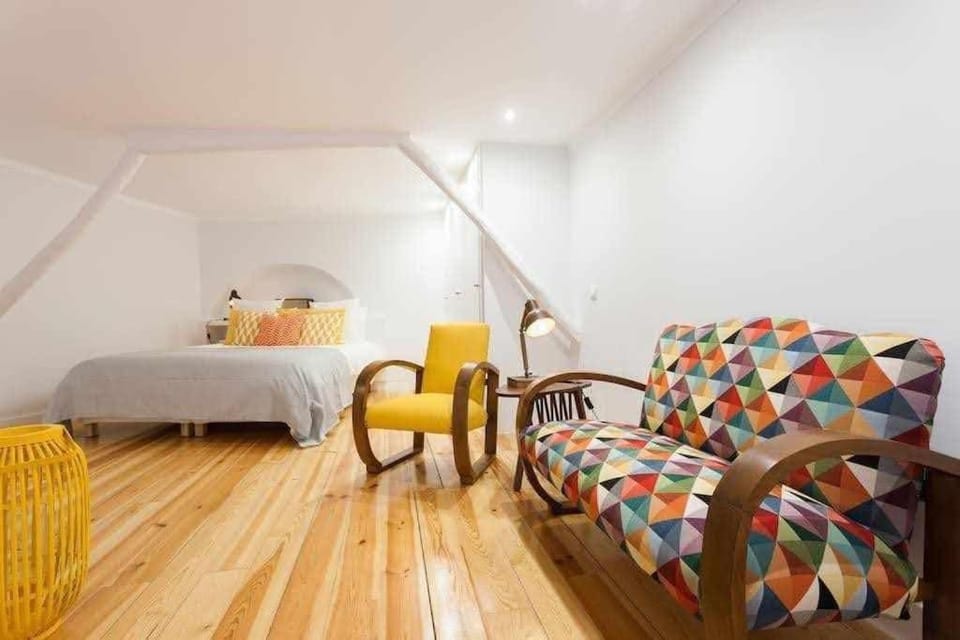 Bed, Living room, Photo of the whole room, Seating area, Bedroom