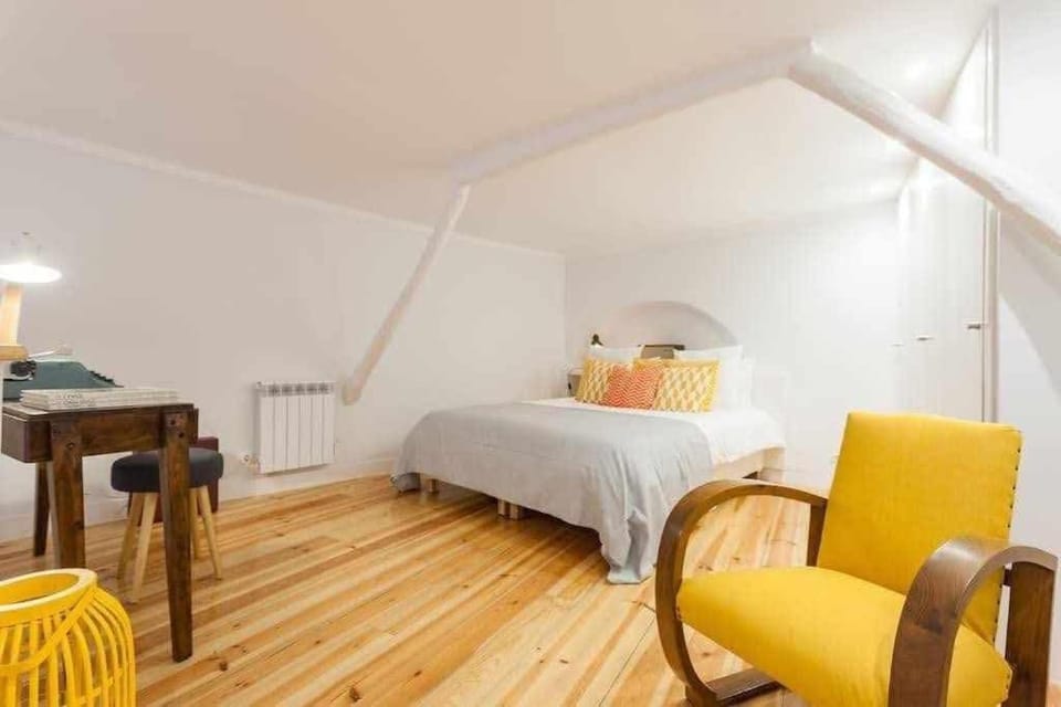 Bed, Photo of the whole room, Seating area, Bedroom, internet, towels