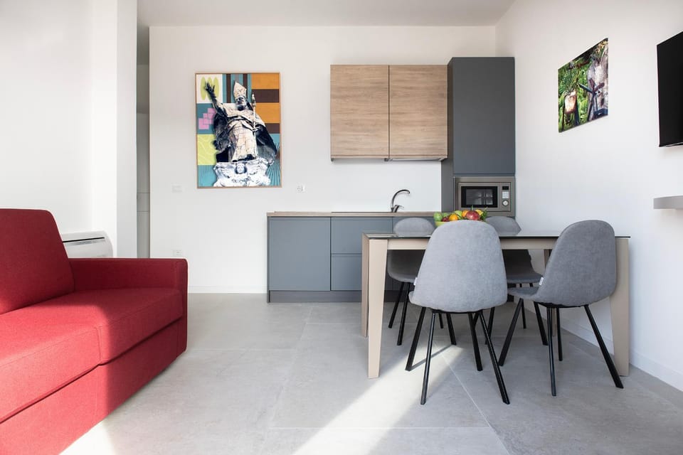 Kitchen or kitchenette, Living room, Seating area, Dining area, minibar, pet friendly, stove