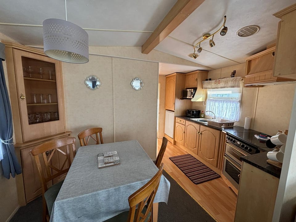 Seaview 145 - pet friendly, bath and close to beach & Fantasy Island - Meadow Lakes Caravan & Lodge Hire Apartment in Ingoldmells
