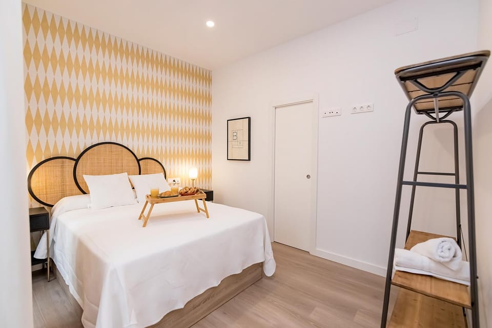Photo of the whole room, Bedroom