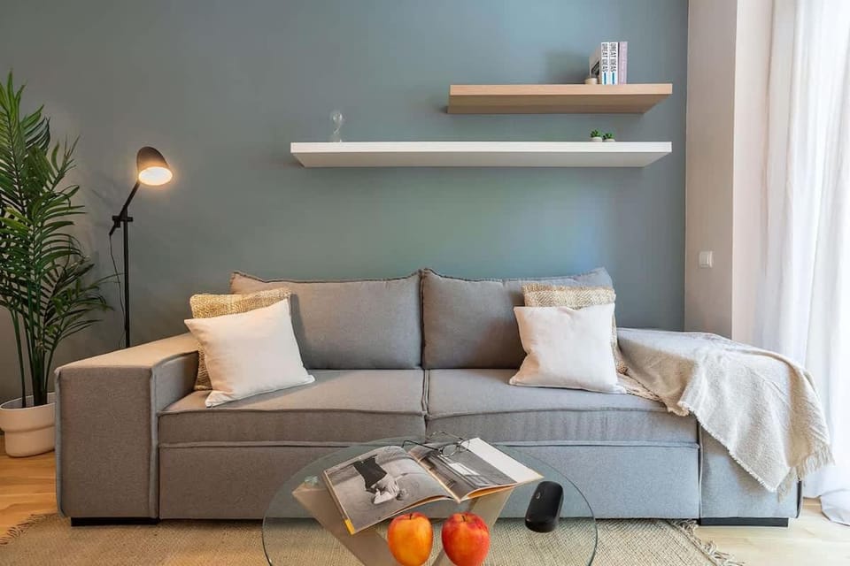 Modern stylish 3 bedroom Arco de Triunfo House in Barcelona