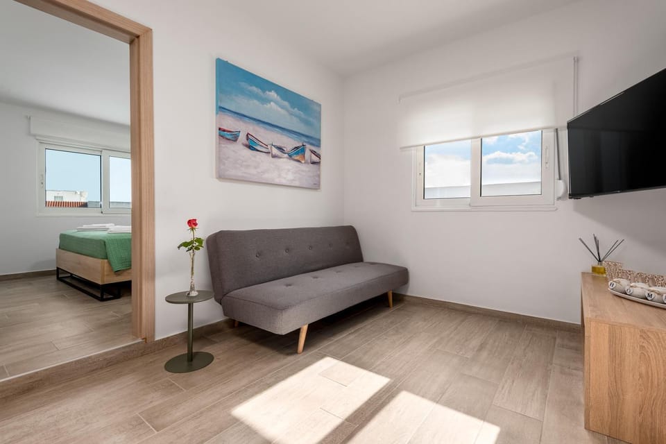 TV and multimedia, Living room, Seating area, Evening entertainment