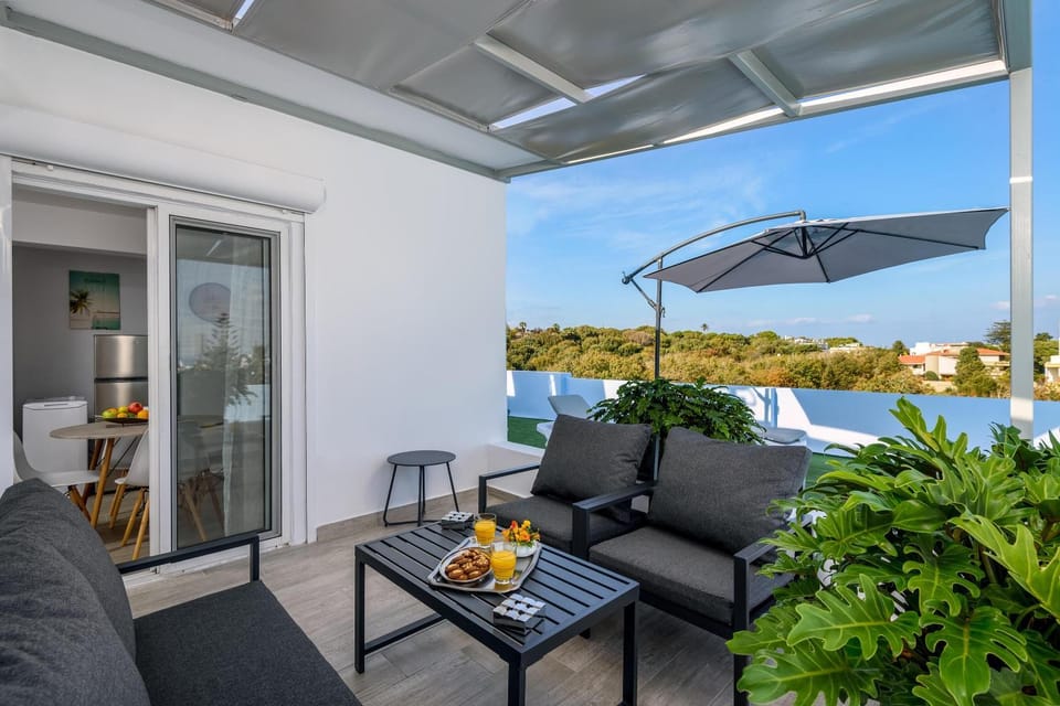 Patio, Natural landscape, View (from property/room), Balcony/Terrace, Seating area, Sea view