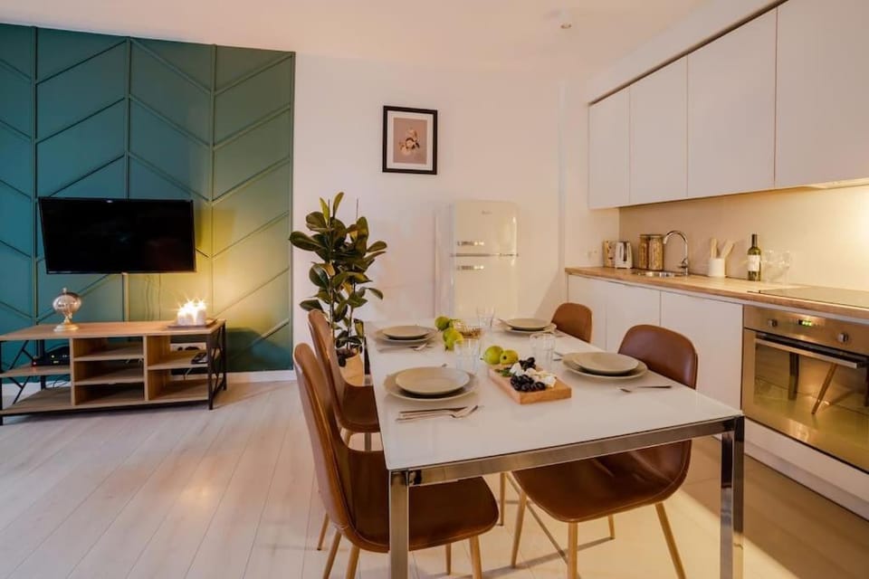 TV and multimedia, Dining area