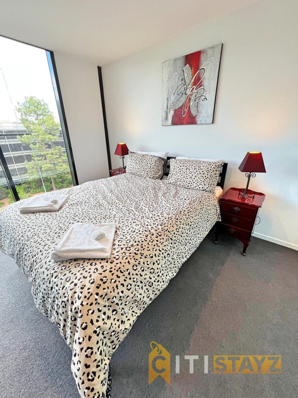 Enchanting in Red - 1bd 1bth 1csp Apartment in Canberra