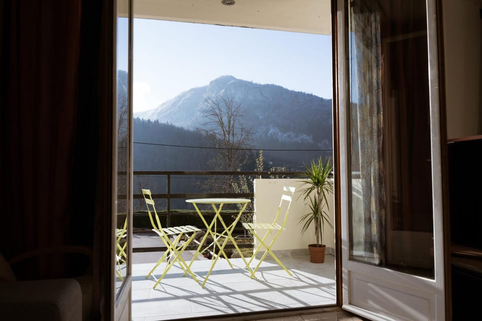 Balcony/Terrace, Mountain view