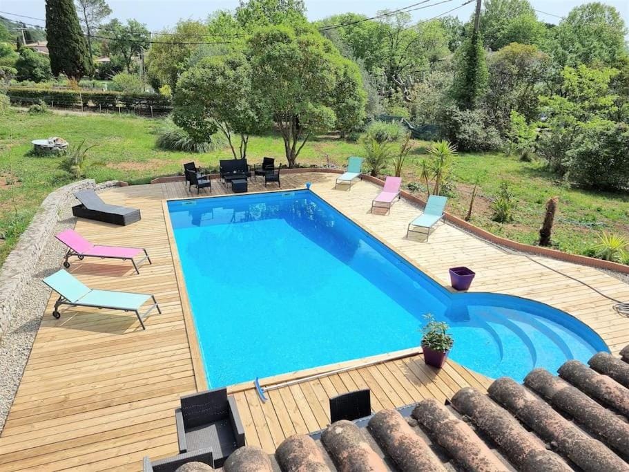 VILLA avec piscine - 4 chambres - parking - calme Villa in French Riviera