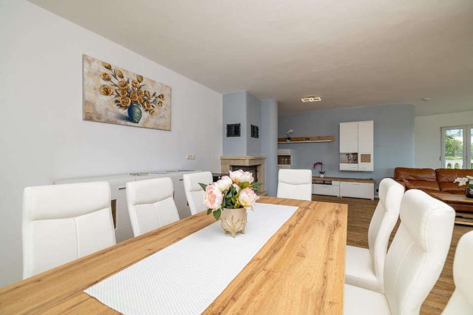 Living room, Seating area, Dining area