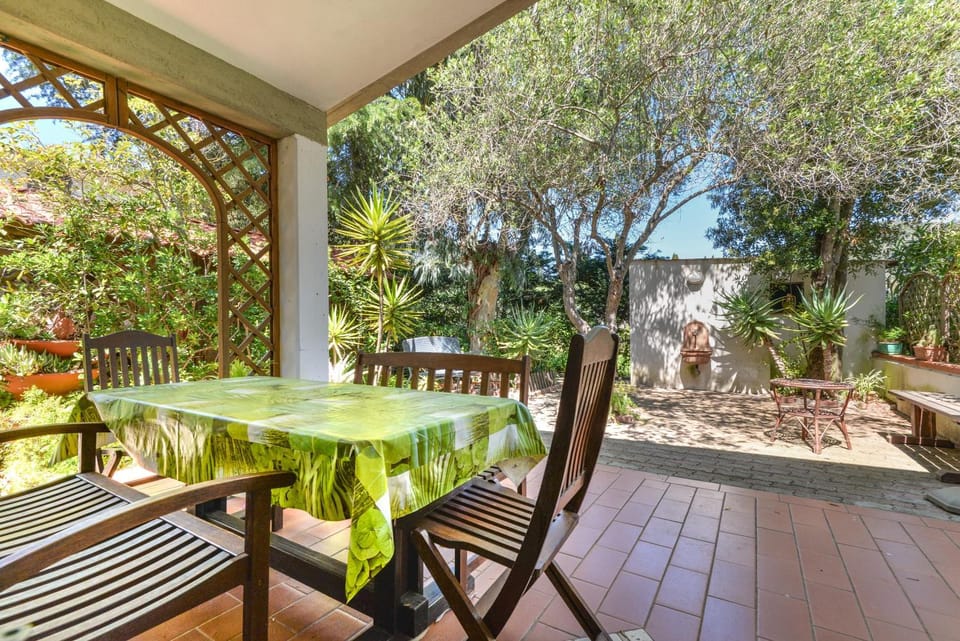 Property building, Balcony/Terrace, Living room