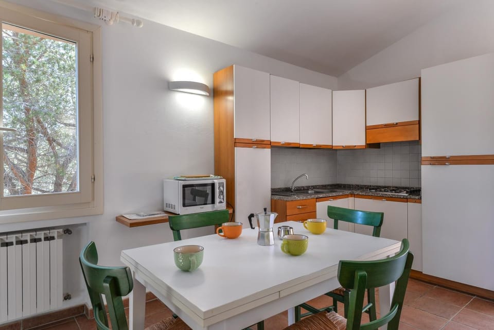 Property building, Kitchen or kitchenette, Living room