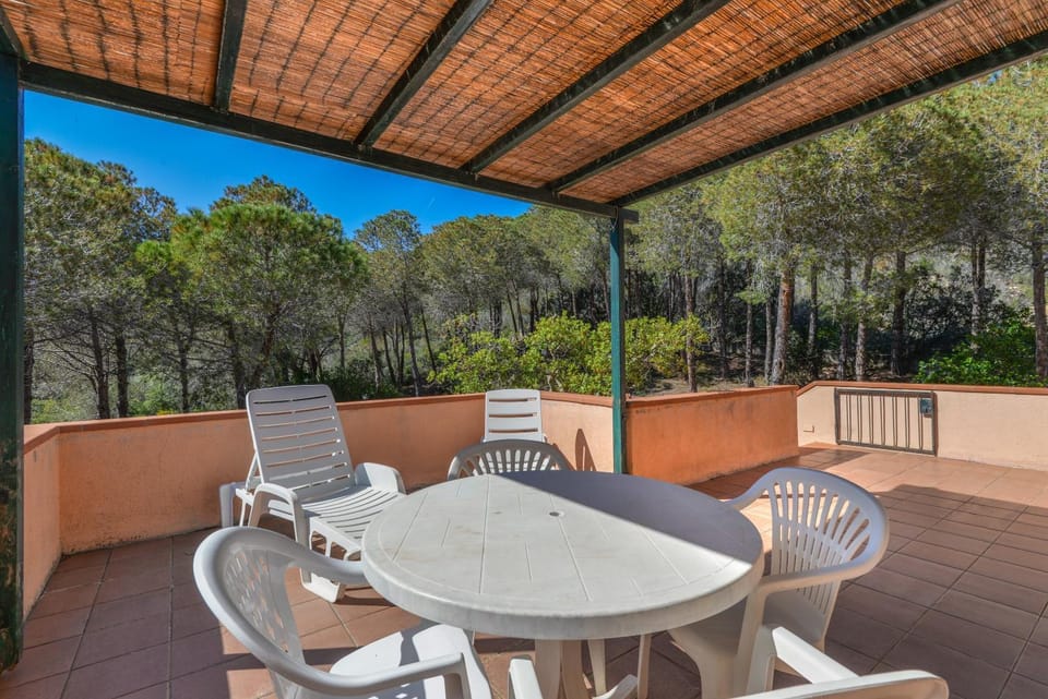 Property building, Balcony/Terrace, Living room