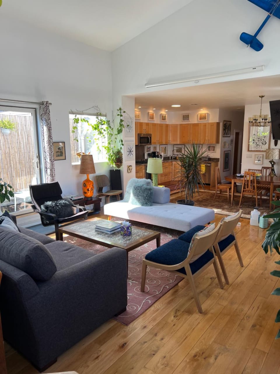 Kitchen or kitchenette, Living room, Seating area, Dining area, fireplace