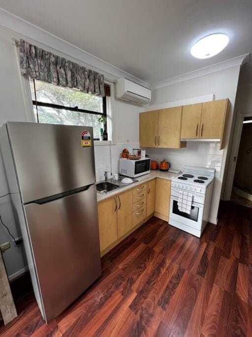2 bedroom retreat with Swimming Pool House in Sydney