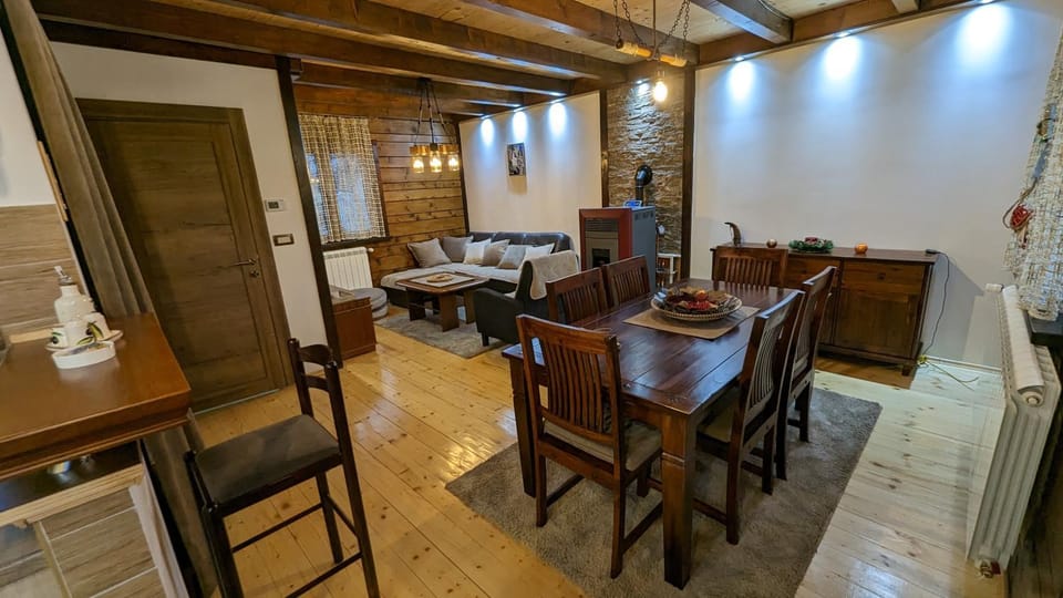 TV and multimedia, Living room, Seating area, Dining area, locker